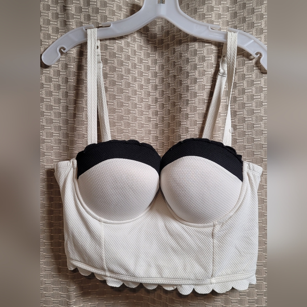 Torrid Sizd 0 Black & Ivory Push-Up Strapless Scalloped Midkini swim top - Picture 4 of 9